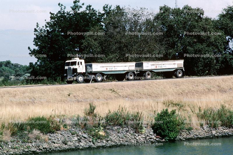 Berm, Levee, Sacramento River Delta, farm products bulk carrier
