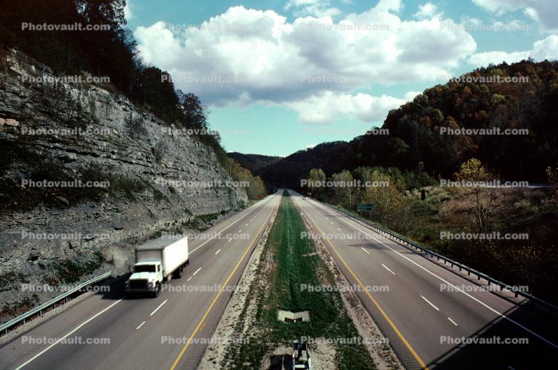 Highway 402, north of Hazard, divided Road, Semi-trailer truck, autumn, Semi