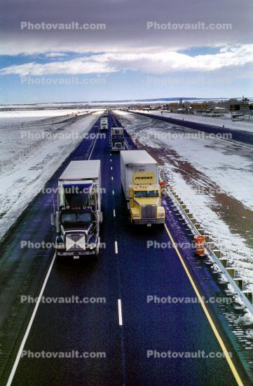 Freightliner, Moriarty, Interstate Highway I-40, road, divided highway, roadway, whiteline Fever, Semi-trailer truck, Semi