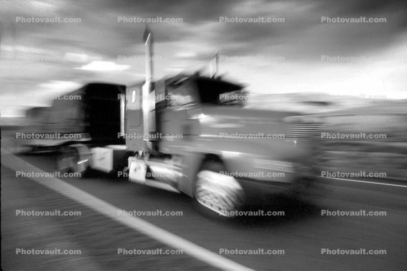 streaking truck, flatbed trailer