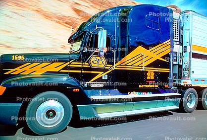 Freightliner, Interstate Highway I-15, Semi-trailer truck, Semi