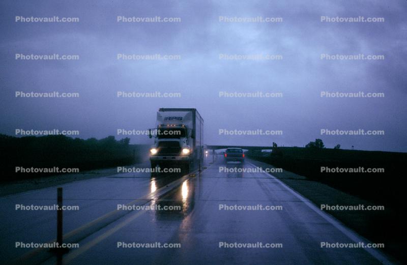 south of Salina, Interstate Highway I-135, Twilight, Dusk, Dawn, Semi-trailer truck, Semi