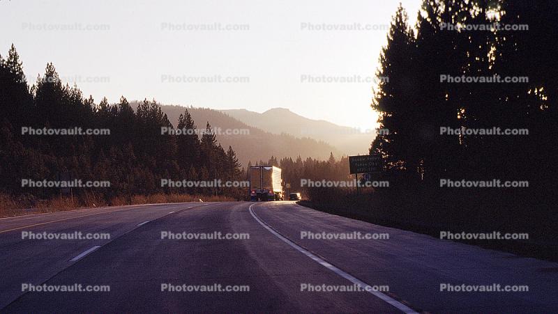 Sierra-Nevada Mountains, Interstate Highway I-80, Semi-trailer truck, Semi