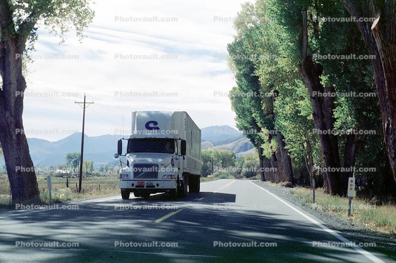 Volvo, Semi-trailer truck, Semi, Highway 395