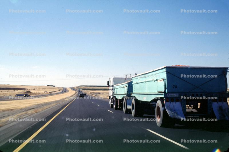 tomato bulk carrier truck, farm products, Interstate Highway I-5 near the Grapevine