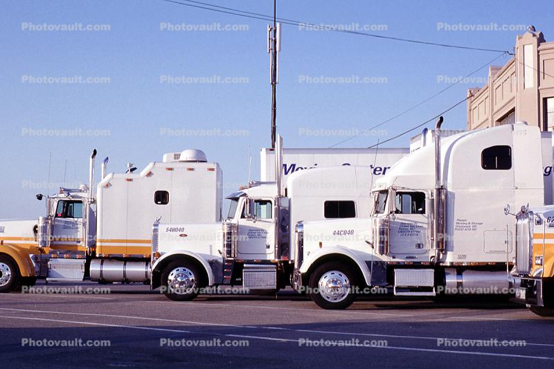 Pier, Freightliner, Kenworth, Semi-trailer truck, Semi