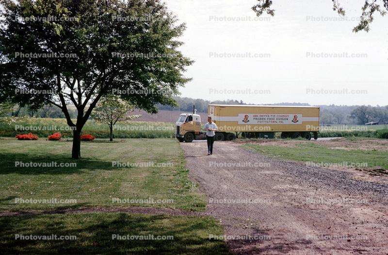 Mrs Smiths Pie Co, Frozen Food Division, driveway, Semi-trailer truck, Semi, June 1965, 1960s