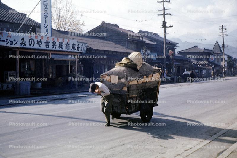 Man pulling an overloaded cart, Odawara