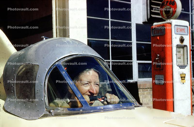 AB Jenkins, Duesenberg SJ Mormon Meteor Speedster, cockpit, windshield, woman, Gas Pump, 1940s