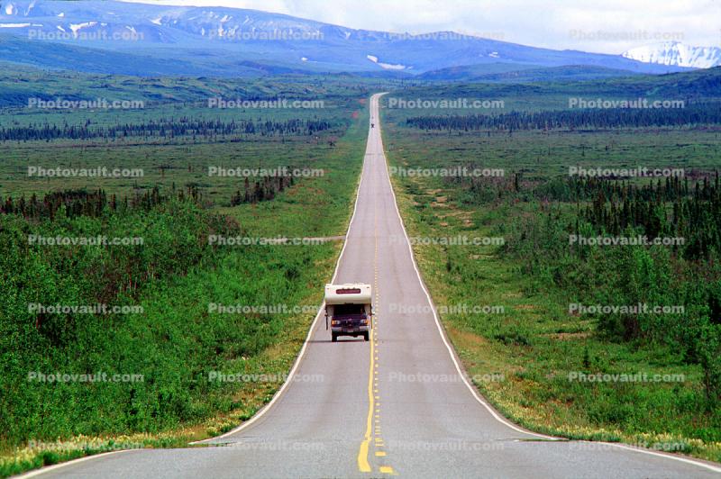 Vanishing point, Alaska Range, Highway-4
