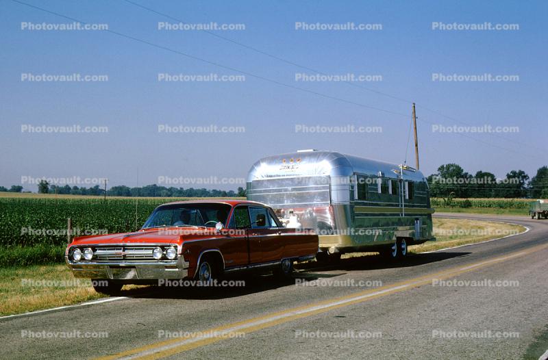 Oldsmobile Eighty Eight, Towing a Trailer, car, automobile, August 1964, 1960s