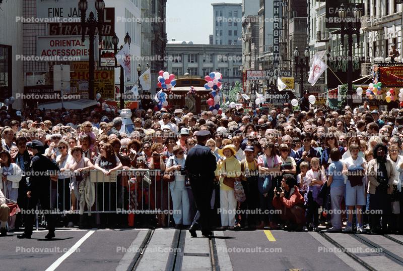 Crowds, downtown-SF, Powell Street at Union Square, CC celebration June 21 1984, 1980s