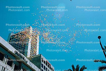 Union Square, Balloons, Saks Fifth  Avenue, downtown, downtown-SF, Powell Street, CC celebration June 21 1984, 1980s