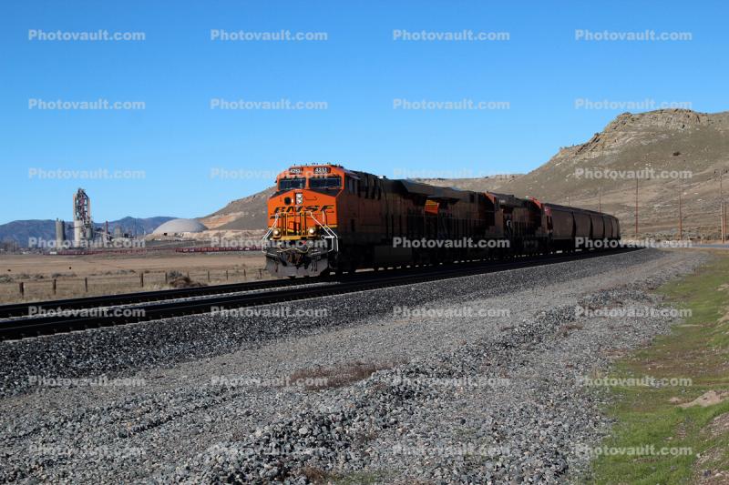 BNSF 4251 Diesel Engine, Train rumbles through Tehachapi, Hopper Railcars, Diesel Engine 4251, Monolith