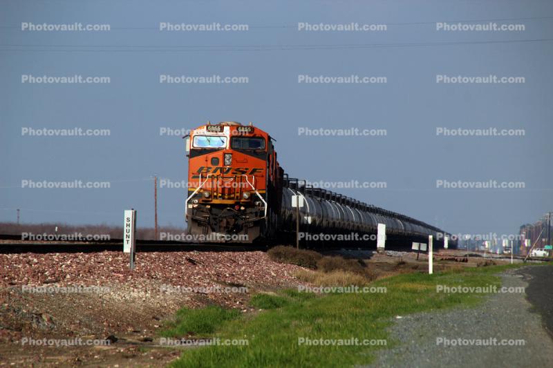 BNSF ES44C4 6855, Oil Tanker Train, GE ES44C