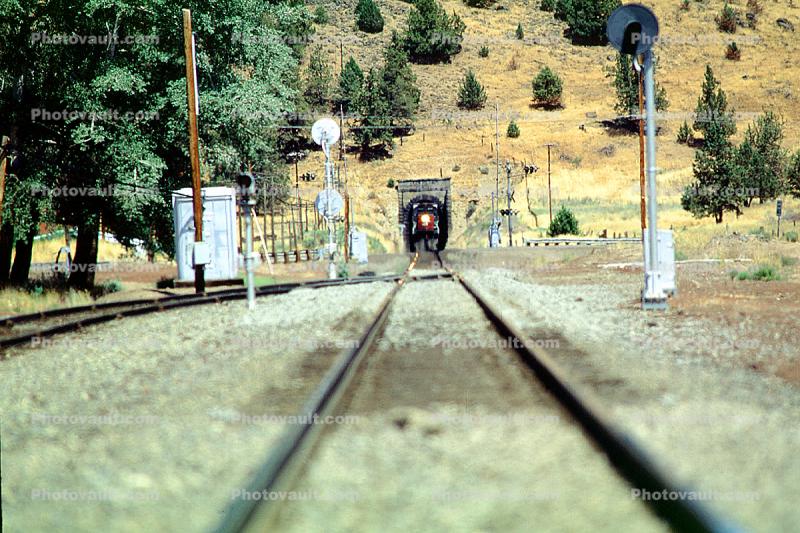 Railroad Tracks, Tunnel, Signals, Side-Track, Sierra-Nevada Mountains, California, 10 August 1991