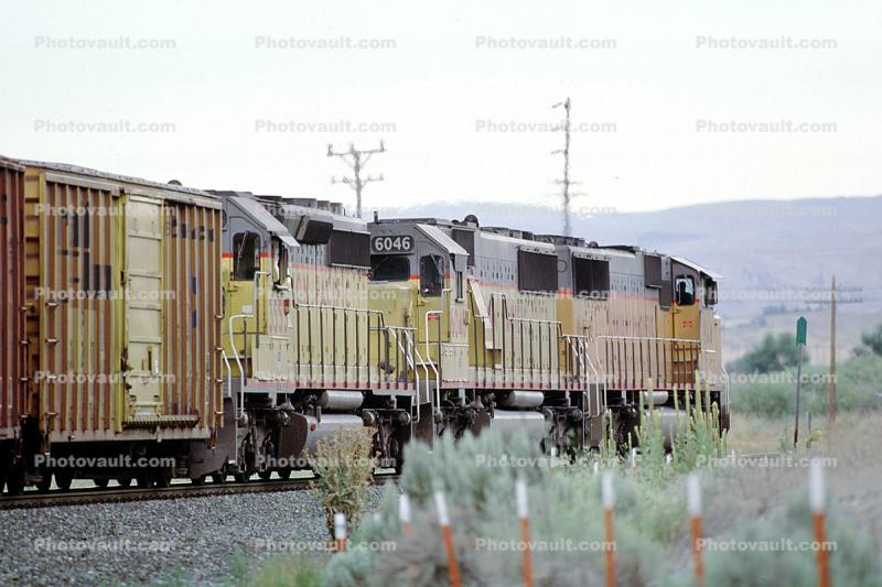 UP 6046, Union Pacific Train, Durkee, 18 July 1992