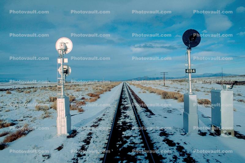 signal, Railroad Tracks in the Snow, Brush, Shrub, Ice, Cold, Frozen, Icy, Winter, hills, mountains, 31 December 1992