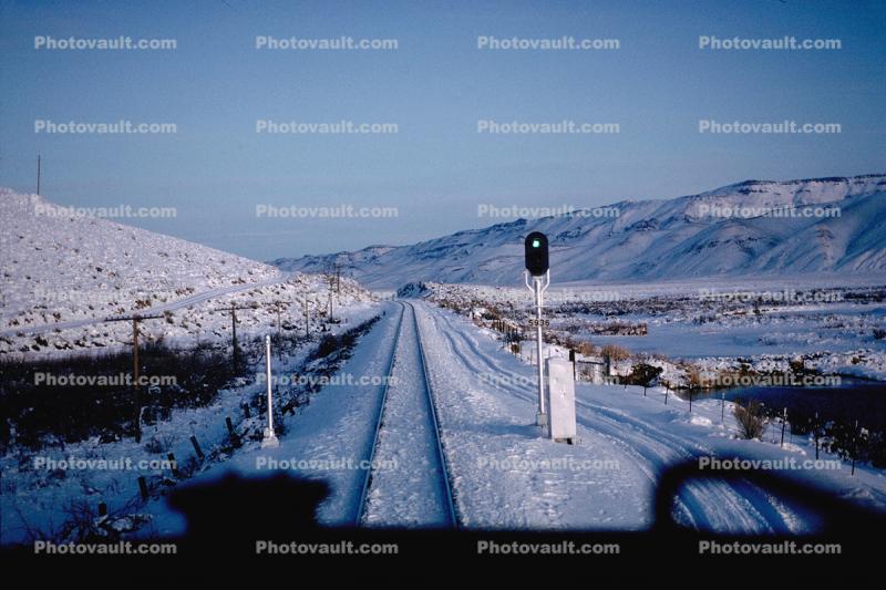 5936 Signal Light, Railroad Tracks in the Snow, Ice, Cold, Frozen, Icy, Winter, hills, mountains, 31 December 1992