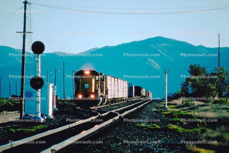 UP 9131, GE C40-8, Union Pacific, Tracks, Signal Light, Black Rock Desert, Gerlach