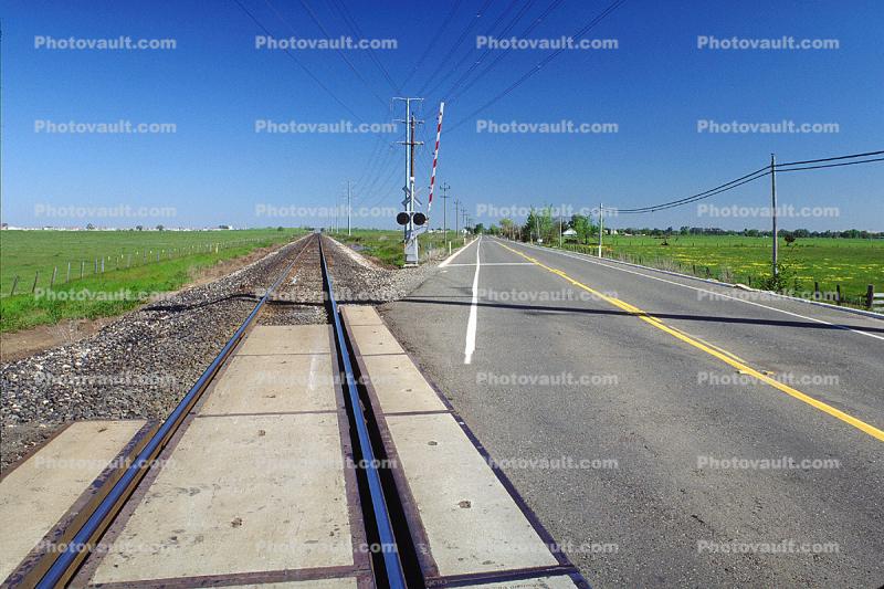 crossing gate, Railroad Tracks, south of Sacramento, California, Caution, warning