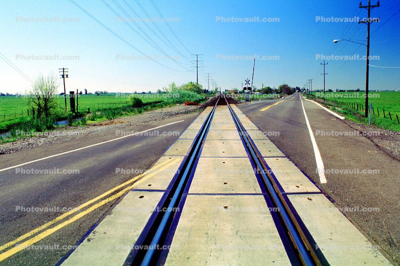 crossing gate, Railroad Tracks, south of Sacramento, California, Caution, warning