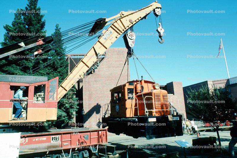 Southern Pacific Wrecking Crane, SPMW 7070 lifting a switcher train engine