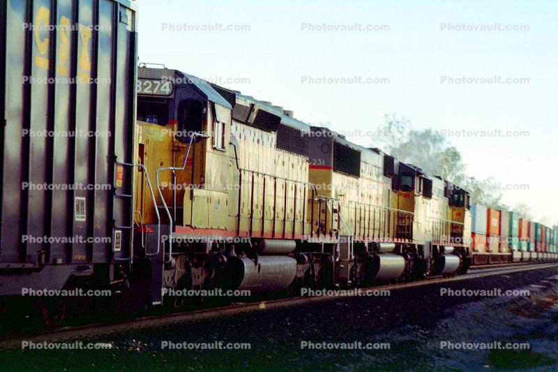 Union Pacific, UP 8274, piggyback, intermodal, Ontario, 23 December 1999