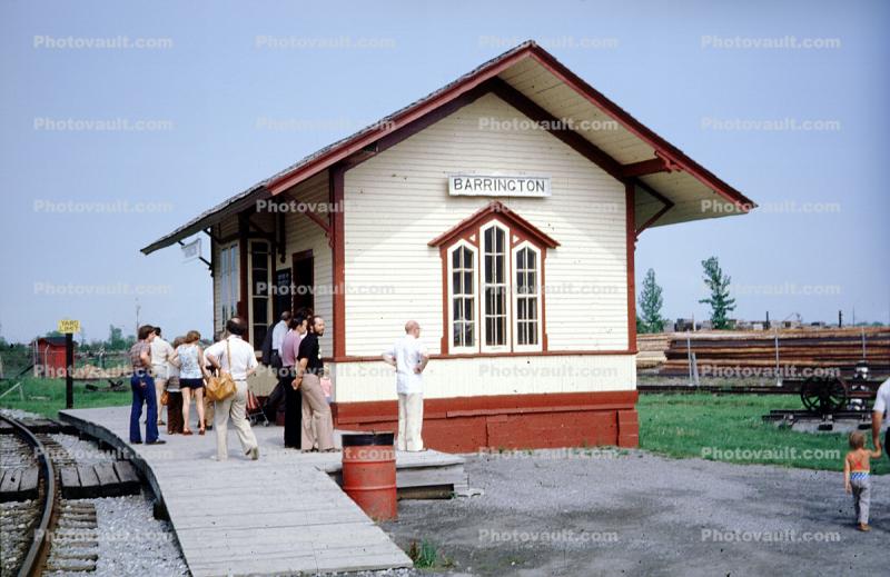 train station, platform, Barrington, building, passengers, METRA, Illinois, CRM, Canadian Railway Museum