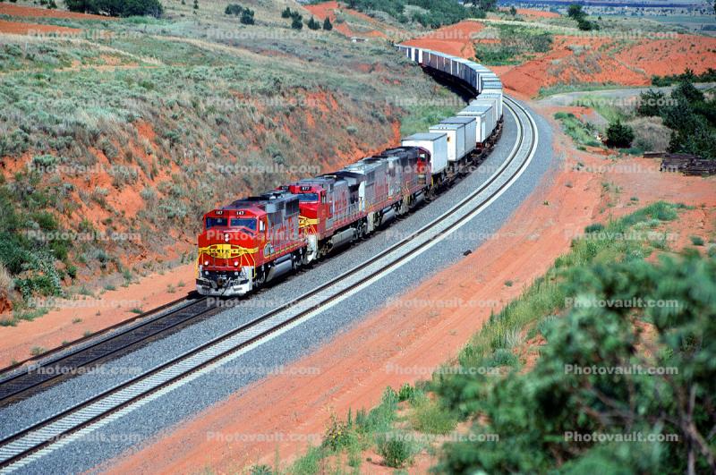 ATSF 147, EMD GP60M, Piggy-back, Containers, Red/Silver Warbonnet, Quinlin Oklahoma