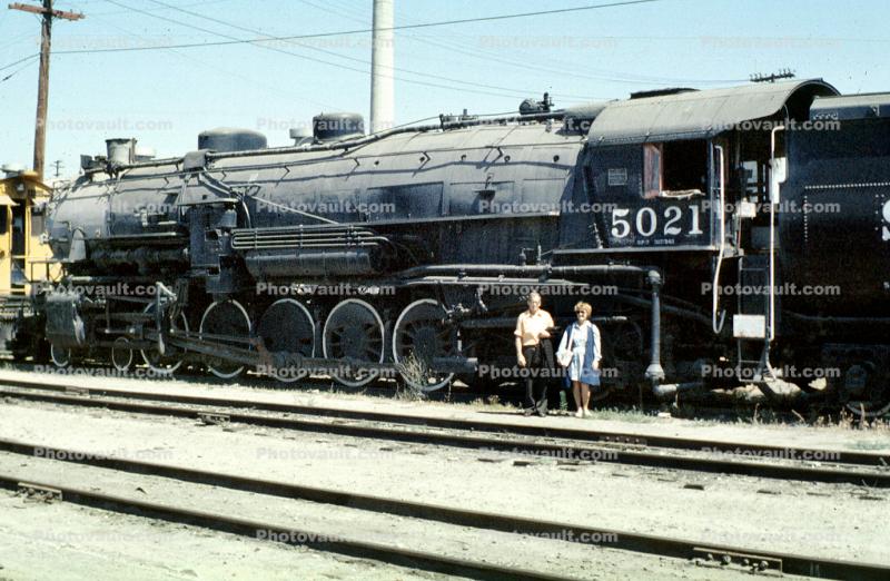 Southern Pacific 5021, SP-2 class 4-10-2, man, woman