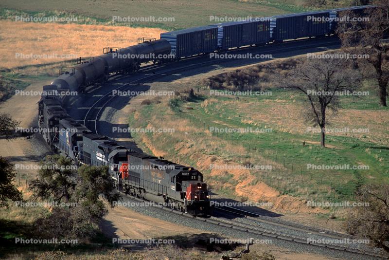 Southern Pacific #9327, boxcars, oilcars