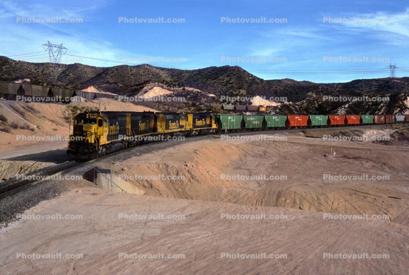 5640, 5643, Santa-Fe, ATSF, Garvey Grain railcars, Summit California
