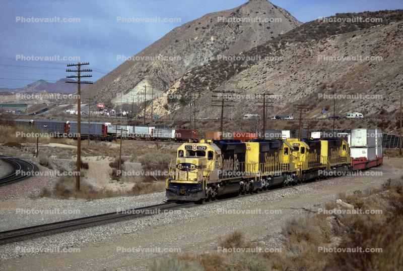 EMD SD40-2 #5129, Santa-Fe, ATSF, Piggyback railcars, Summit California