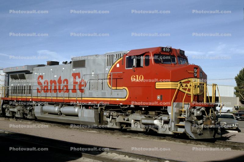 GE C44-9W	610, Santa-Fe ATSF Diesel Locomotive, Red & Silver, Warbonnet