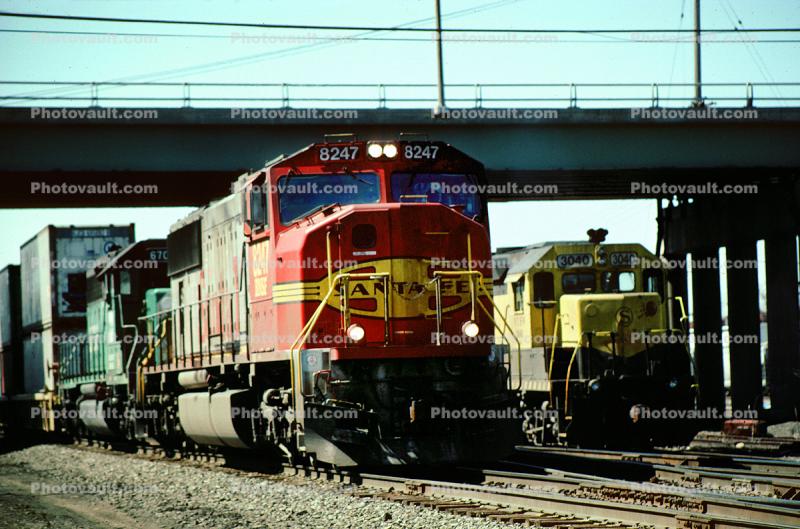 ATSF 8247, Santa-Fe ATSF Diesel Locomotive, Red & Silver, Warbonnet