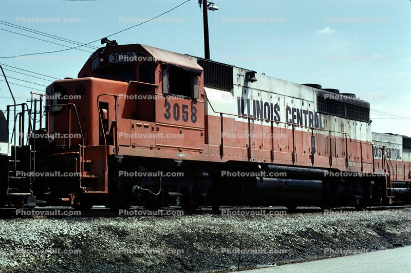 Illinois Central IC 3058, EMD GP40, East Saint Louis
