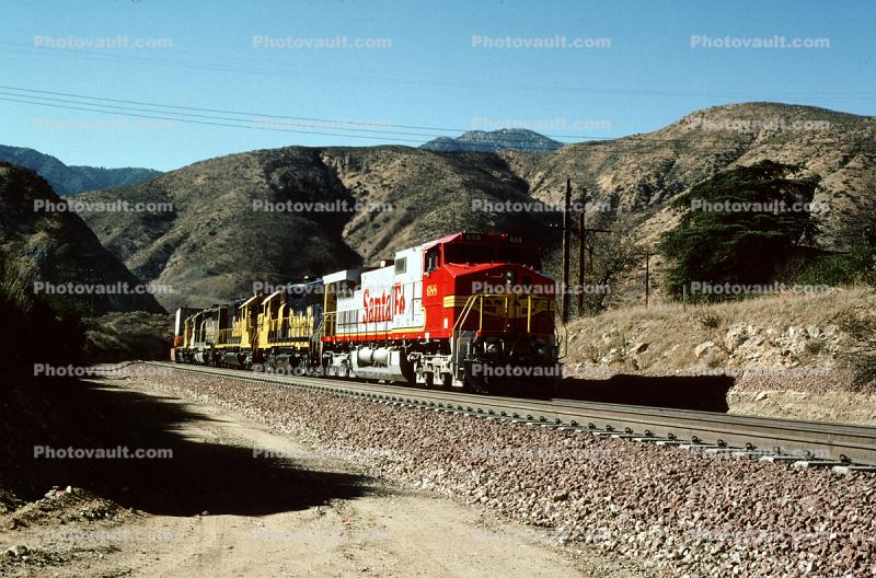 ATSF 688, Santa-Fe locomotive, GE C44-9W, C44