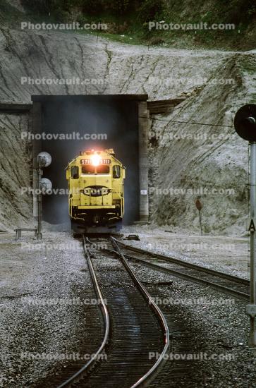 ATSF 5711, EMD SD45-2, Tehachapi Loop Tunnel