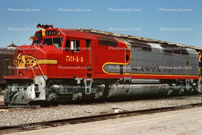 ATSF 5944, EMD FP45, Santa-Fe Warbonnet Locomotive