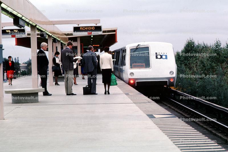 Passengers waiting for BART, people, station, platform, commuters
