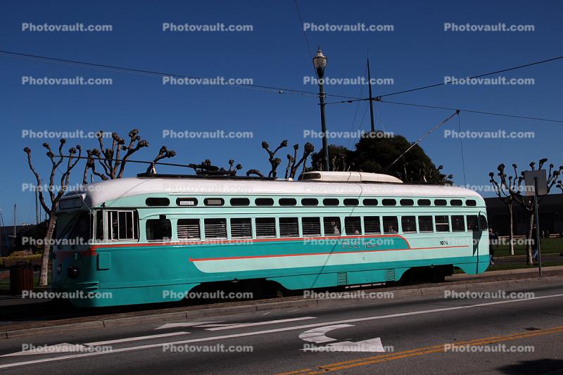 F-Line Trolley 1076, 1076 Streamliner PCC Streetcar, The Embarcadero