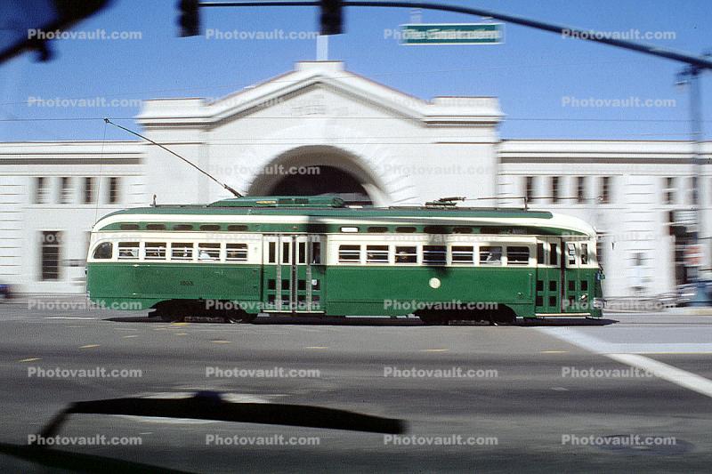 Chicago-Illinois, No. 1058, F-Line, Trolley, Muni, the Embarcadero, San Francisco, California