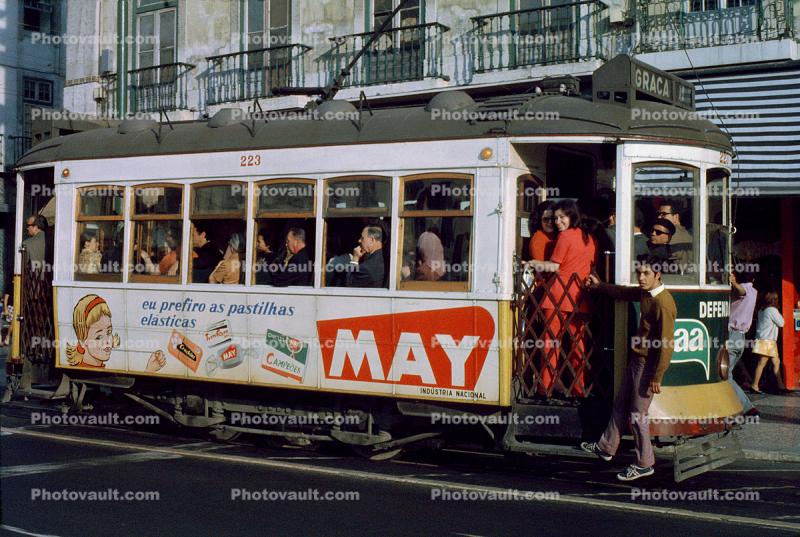 Electric Railcar, eu prefiro as pastilhas el?sticas, Tram 223, Graca, Lisbon, September 1972, 1970s