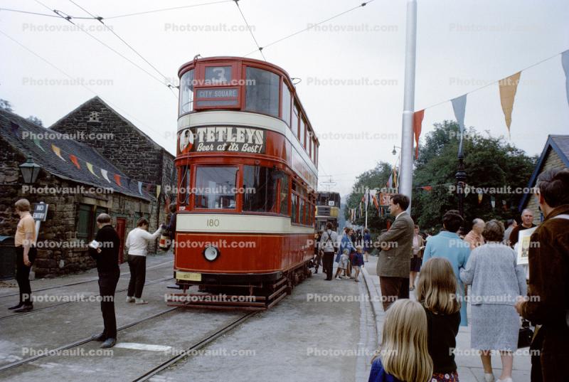 180, City Square, Leicester Tram, Tramway, Tetleyn, crowds, People