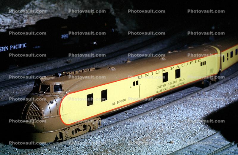 Union Pacific M-10000, Streamlined PassengerTrainset