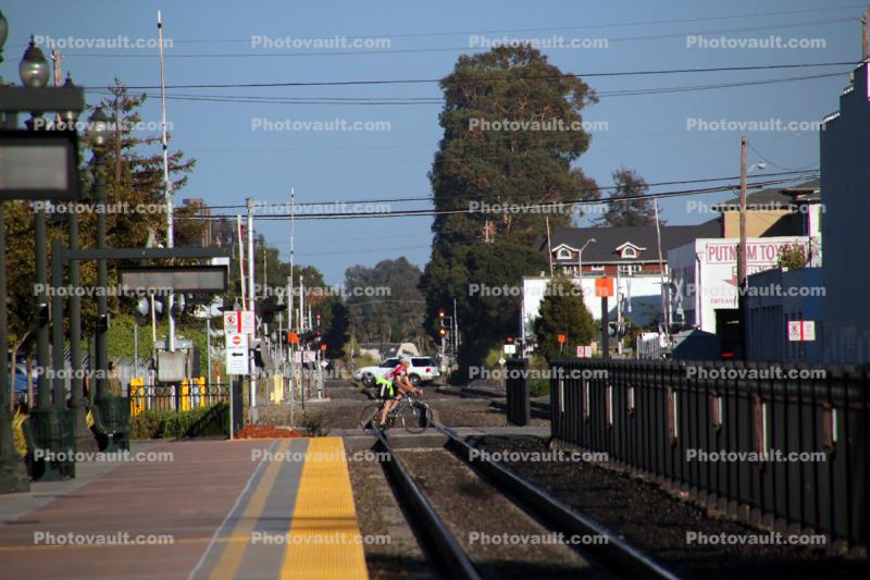 Caltrain, Railroad Tracks, Burlingame, California, San Francisco Peninsula Commuter, Crossing Gate