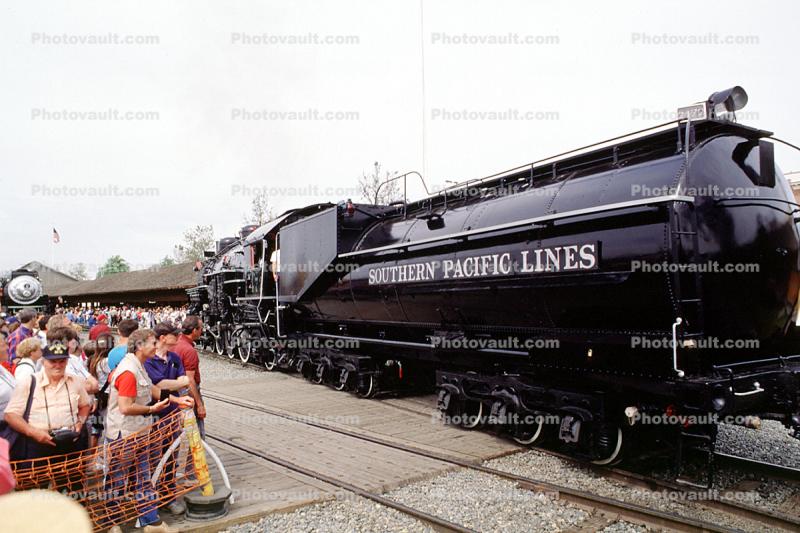 Southern Pacific Lines, Water Tender, X2472, Southern Pacific Railroad, 4-6-2, SP 2472, Spectators, crowds