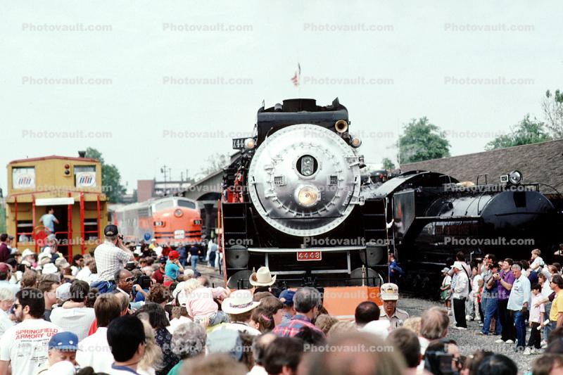 Spectators, crowds, SP 4449, GS-4 class Steam Locomotive, 4-8-4, Southern Pacific Daylight Special, Railfair