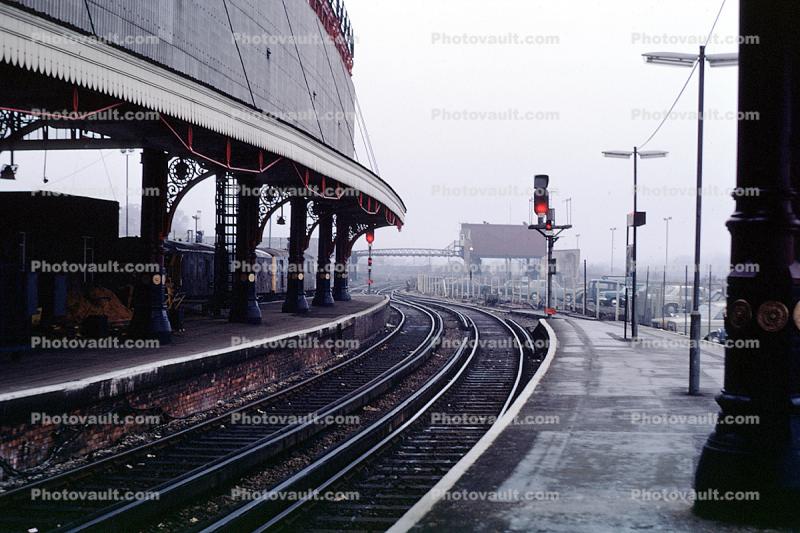 track curve, Train Station, Depot, Rail, Brighton, England, 1973